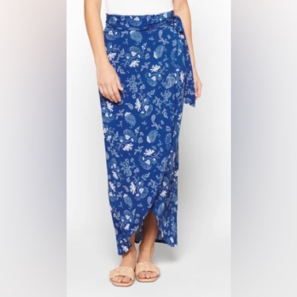 Kaileigh Daisy Wrap Maxi Skirt size m  NWT